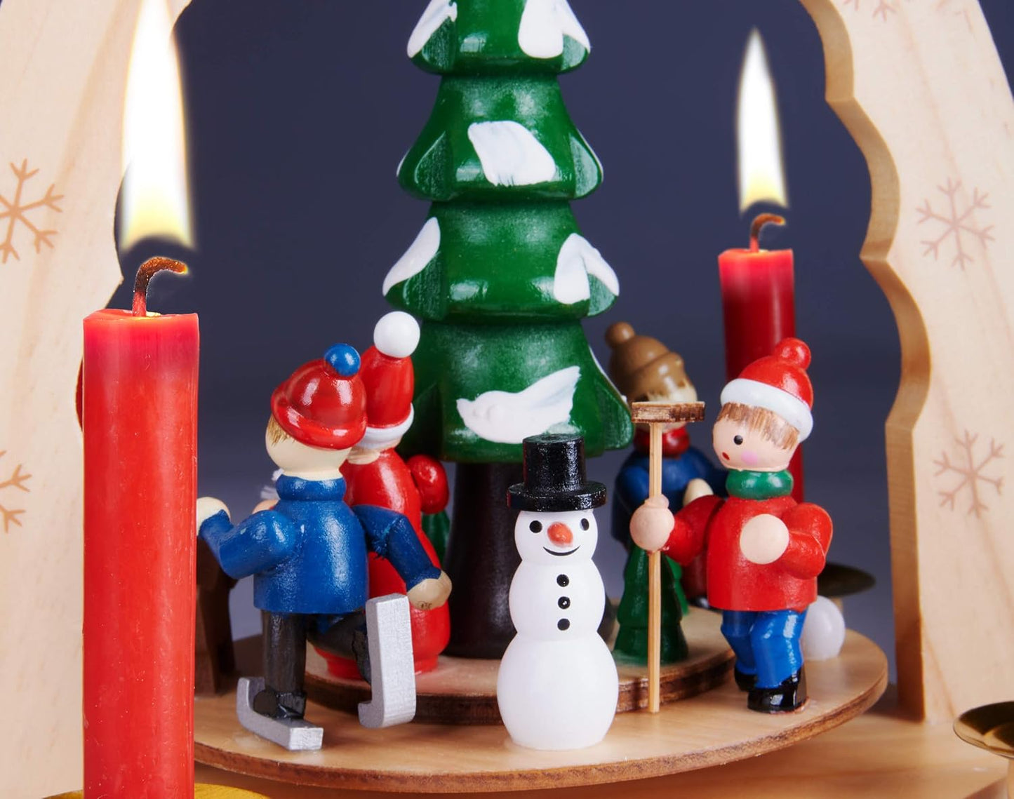 1-stöckige Weihnachtspyramide: Weihnachtsbaum mit Winter Szene, 1-stöckige Weihnachtspyramide aus Holz