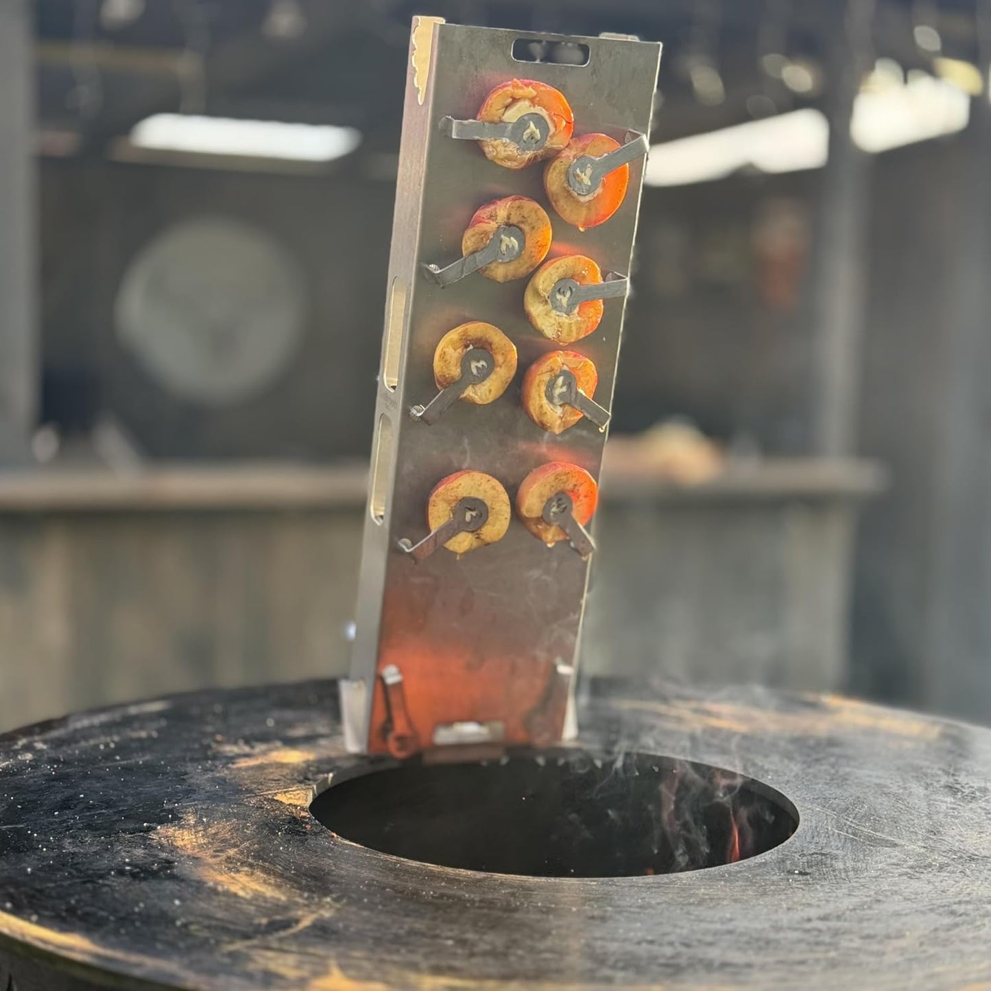 Flammlachsbrett aus Edelstahl, Grillrost.com Flammlachshalter