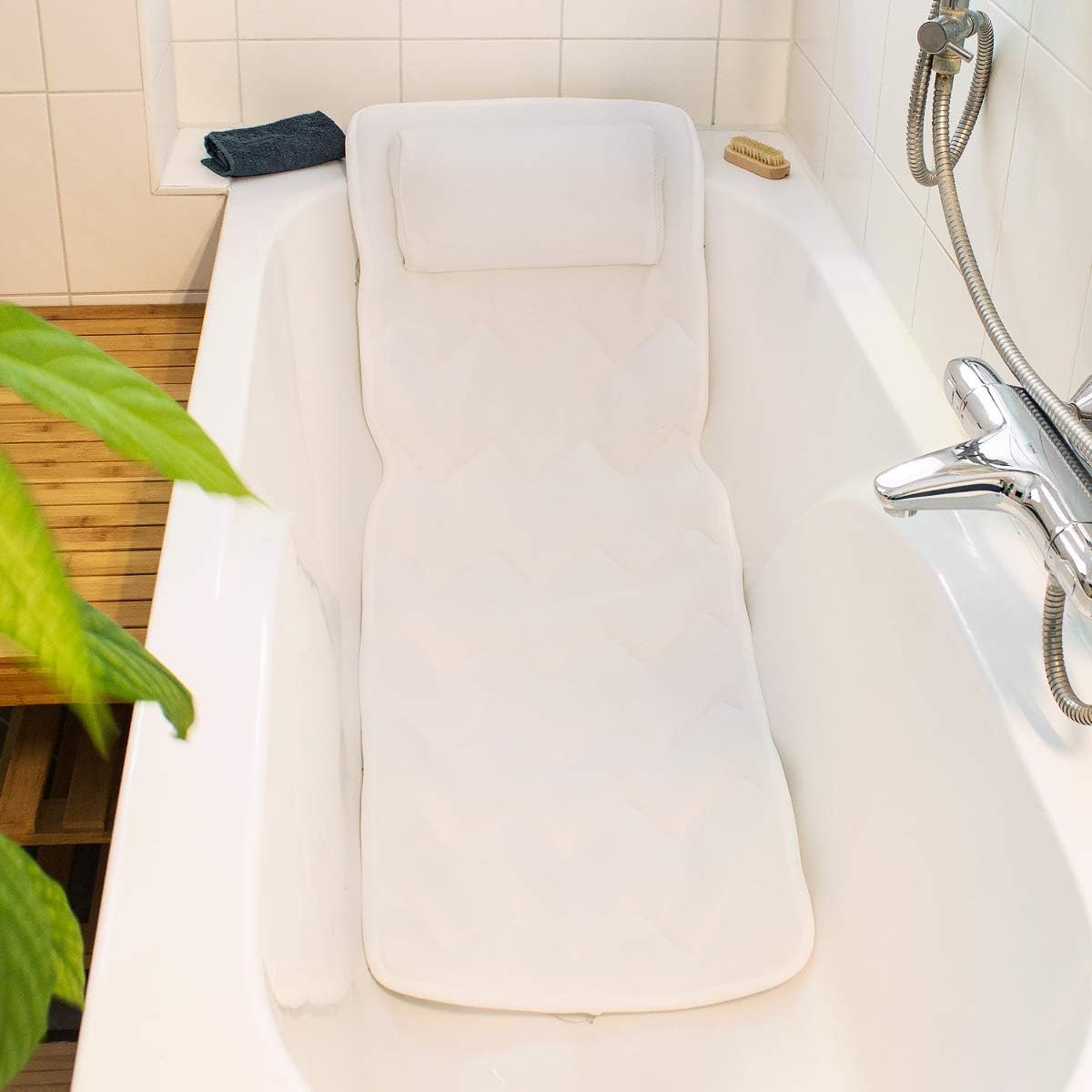 Badewannenmatte mit Kissen (125x42cm)