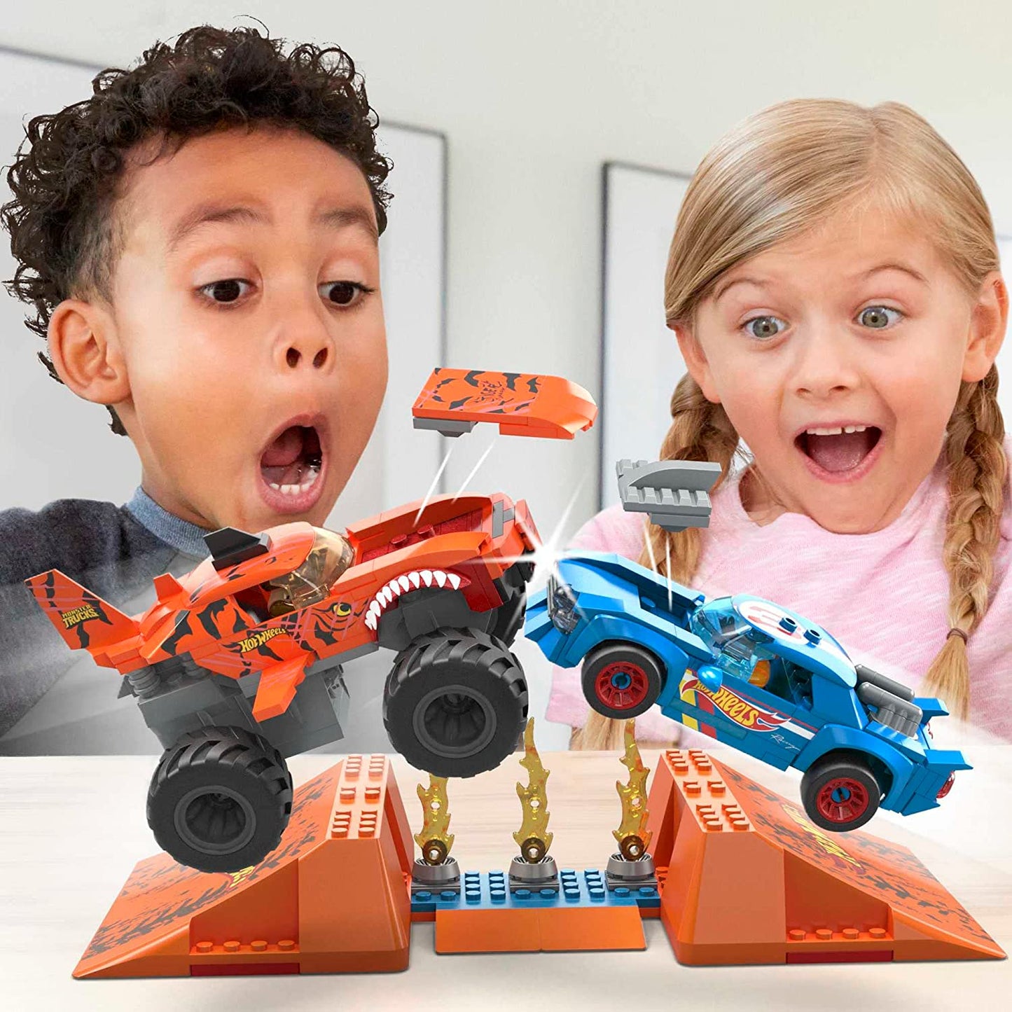 Monster Trucks Tiger Shark Crash Wettkampf, Spielfahrzeug