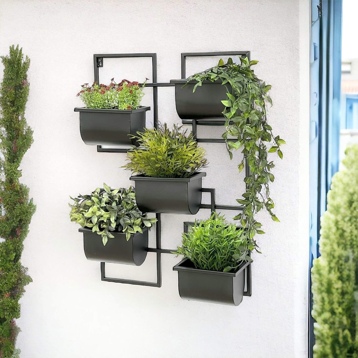 Modernes Pflanzenregal für die Wandmontage