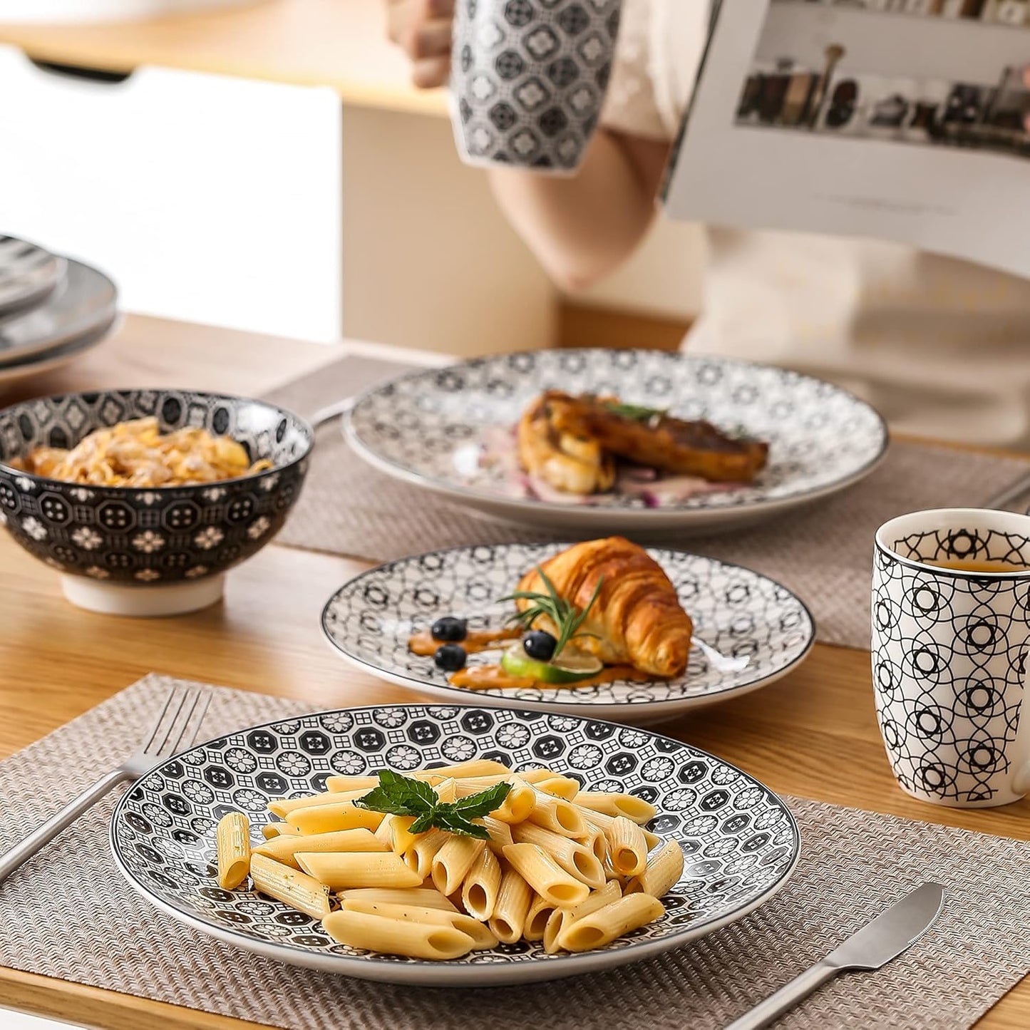 40-teiliges Kombiservice für 8 Personen, Schwarz + Creme 40-teilig Geschirrset