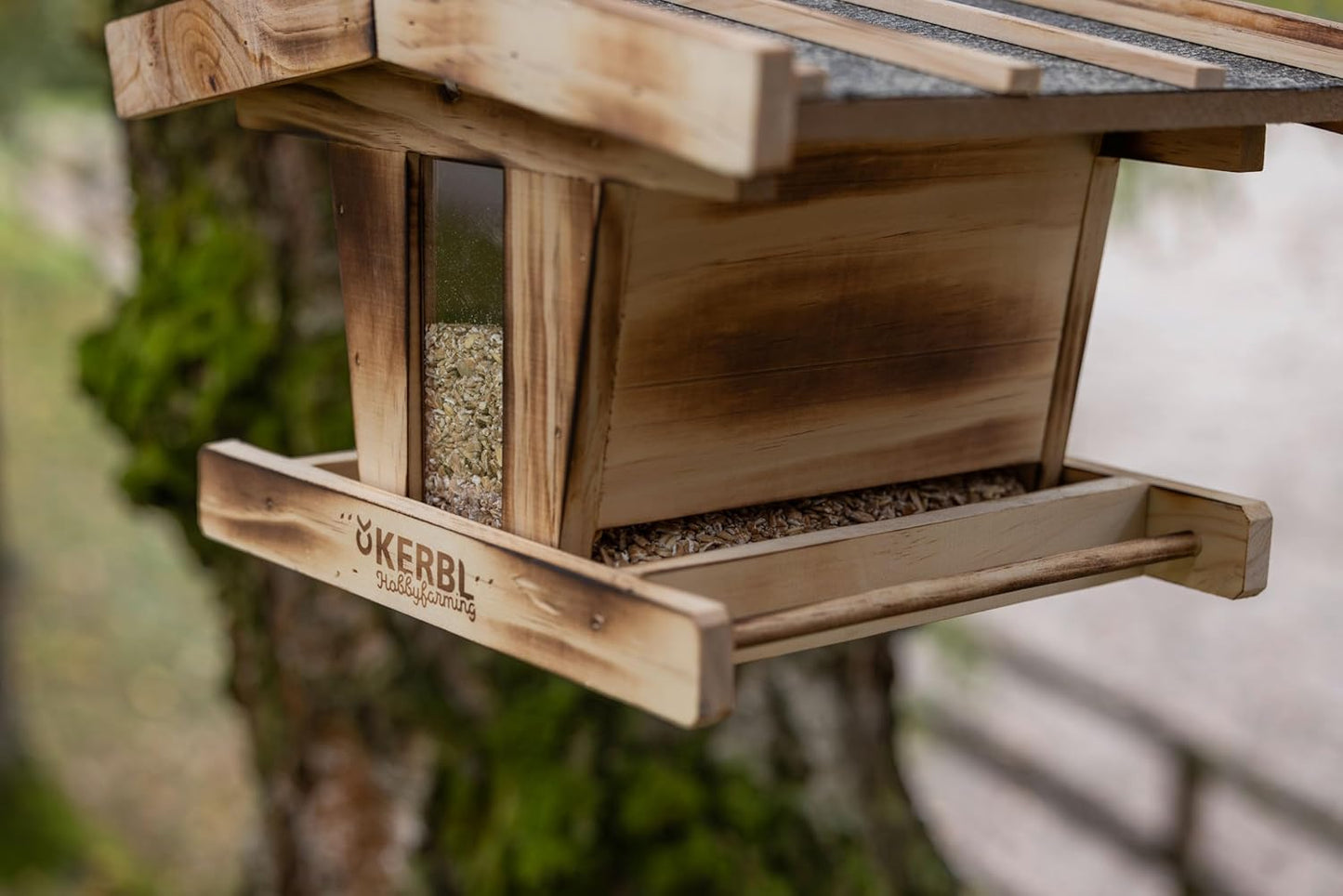 Wetterfestes Vogelfutterhaus aus Holz mit Sichtfenster
