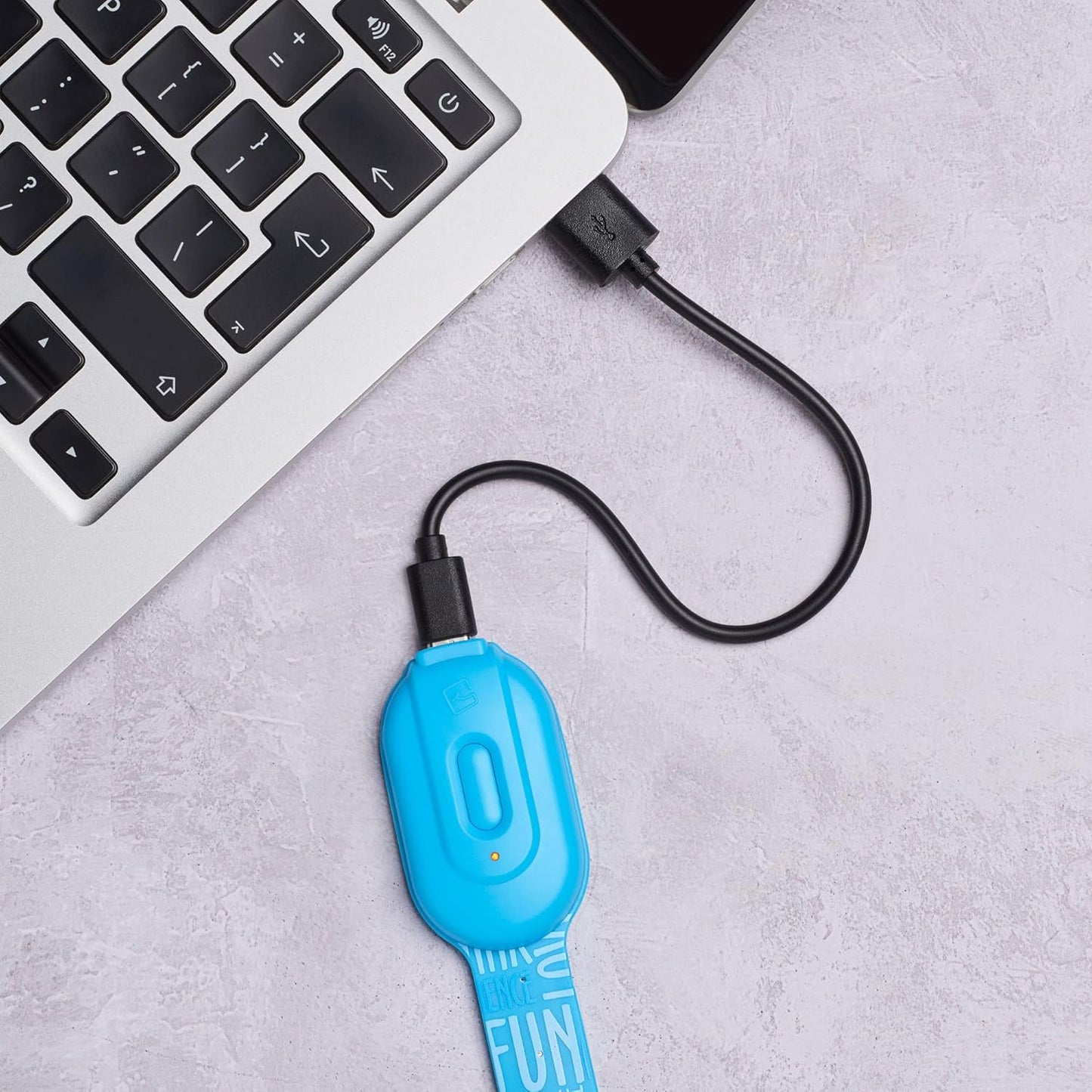 Flexilight 2-in-1 Clip On Leselampe & Lesezeichen, wiederaufladbar, Blaue Wörter