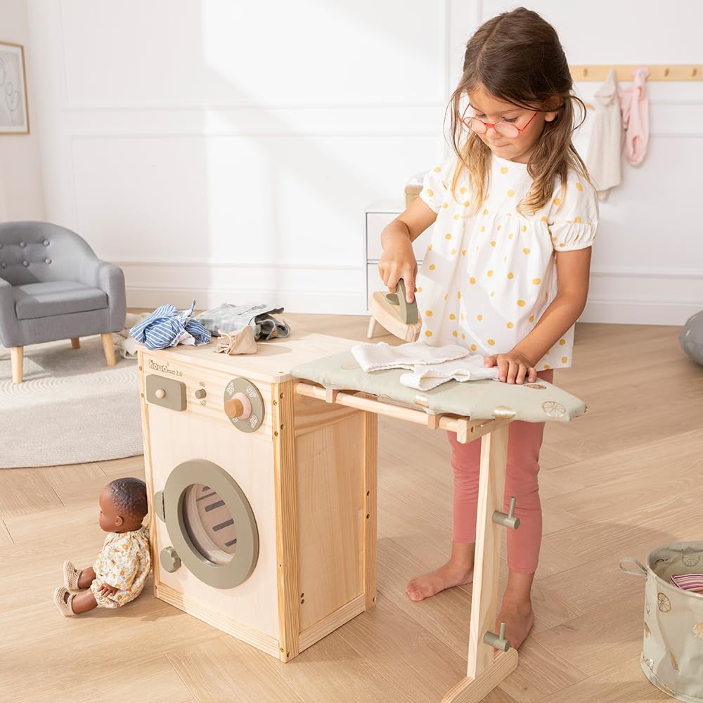 Kinderwaschmaschine mit Wäscheleine, Bügelbrett, Wäschekorb und Bügeleisen