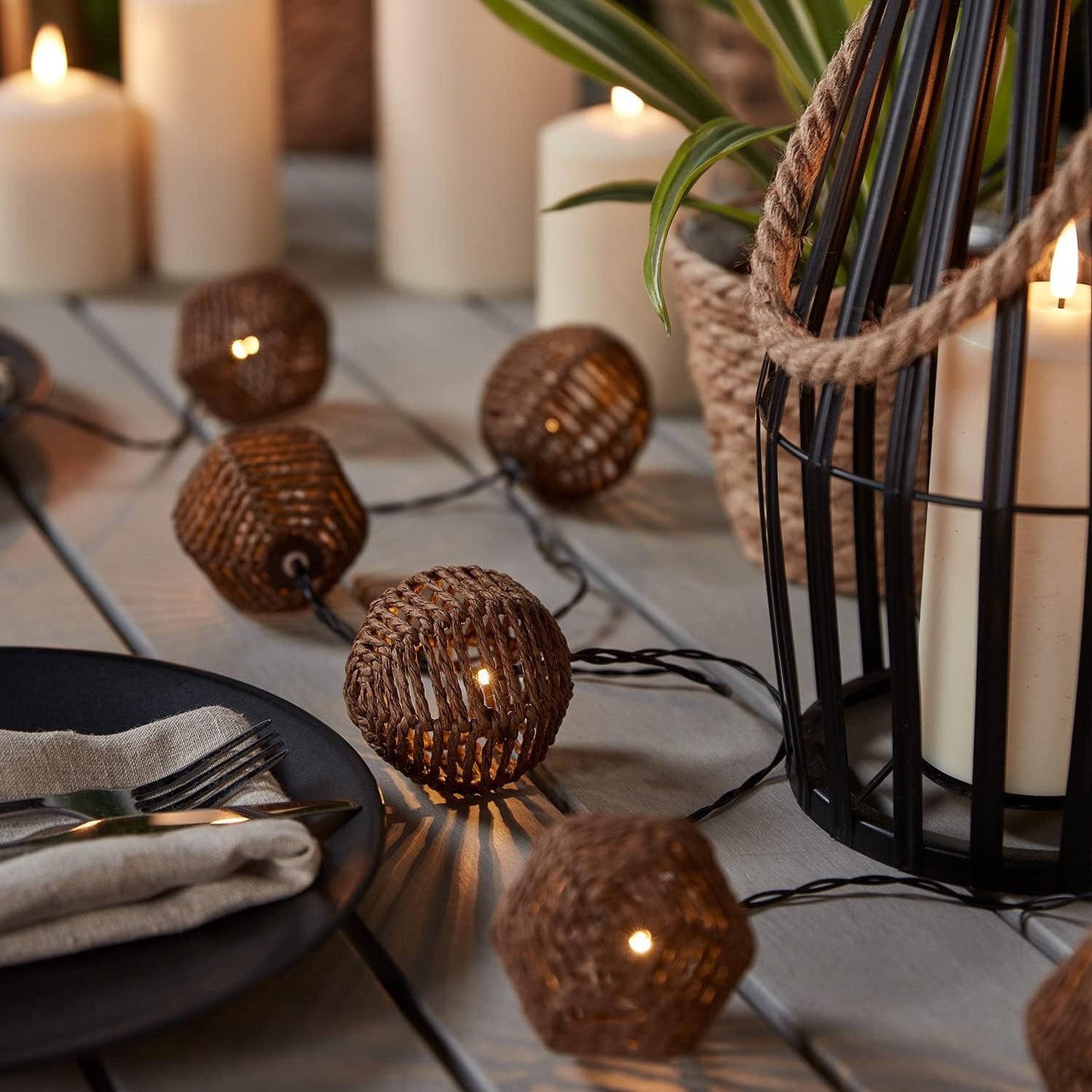 LED-Rattankugel-Lichterkette