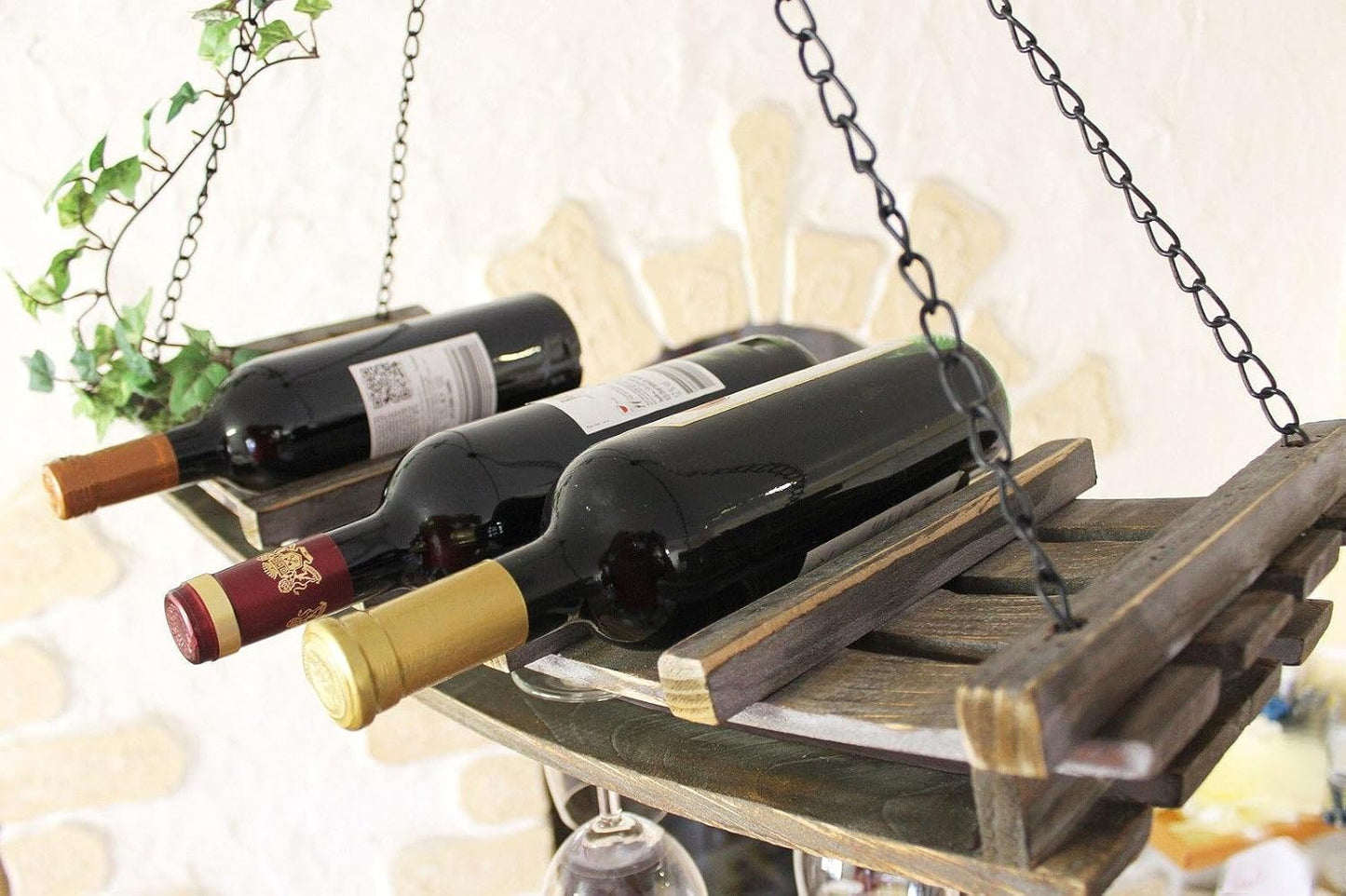 Weinregal mit Glashalter für die Deckenmontage