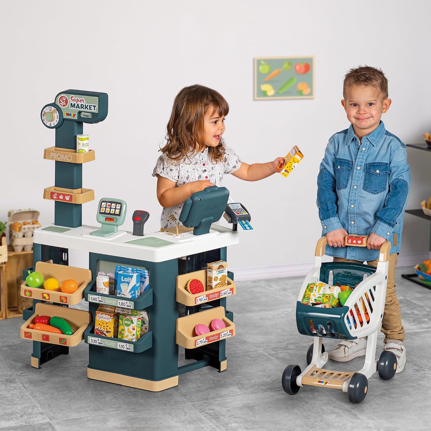 Supermarkt mit Einkaufswagen