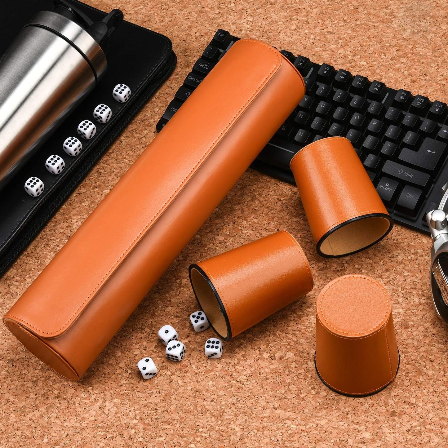 Würfelbecher-Set mit 5 Würfelbecher, 25 Würfeln und Aufbewahrungsbox