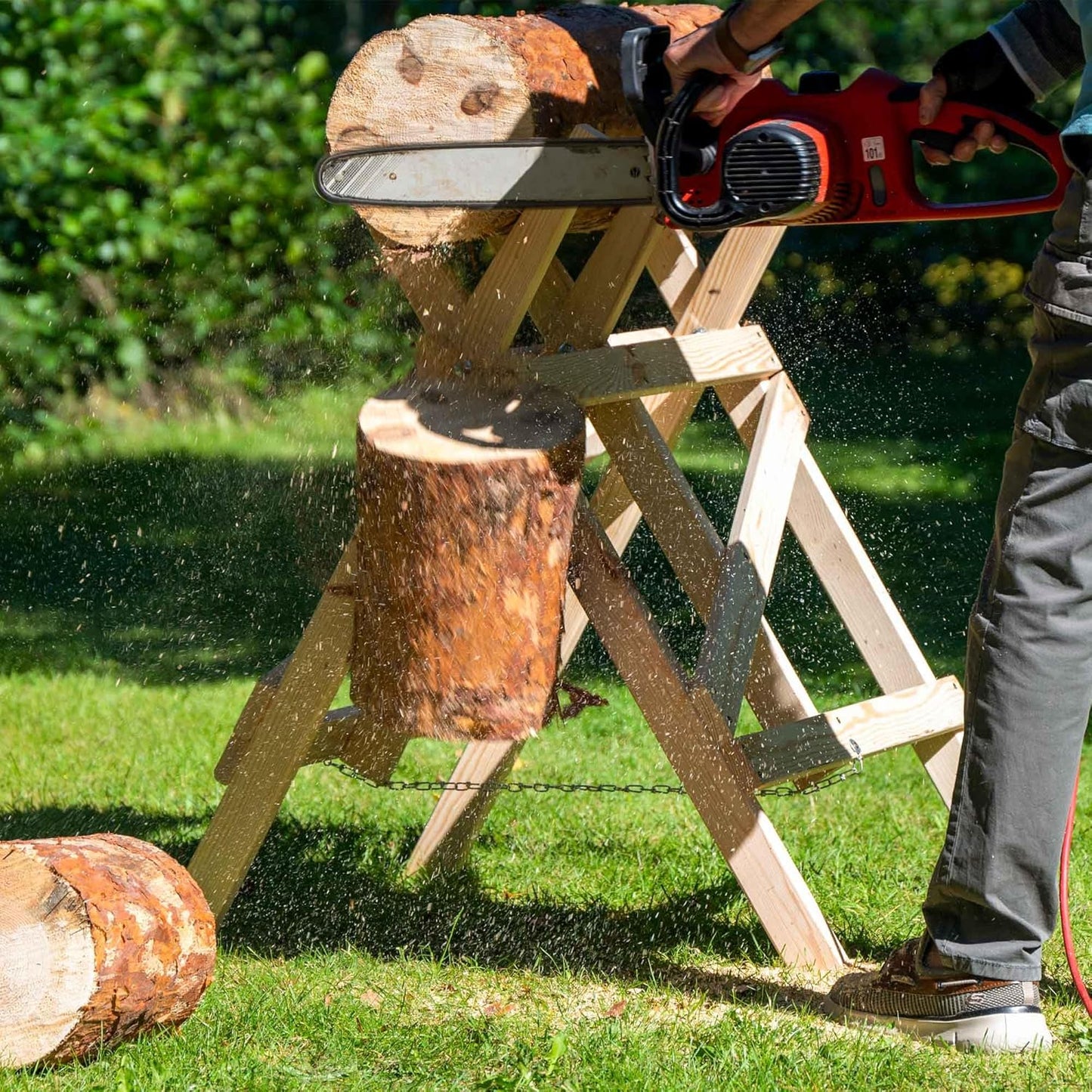 Klappbarer Sägebock für Kaminholz