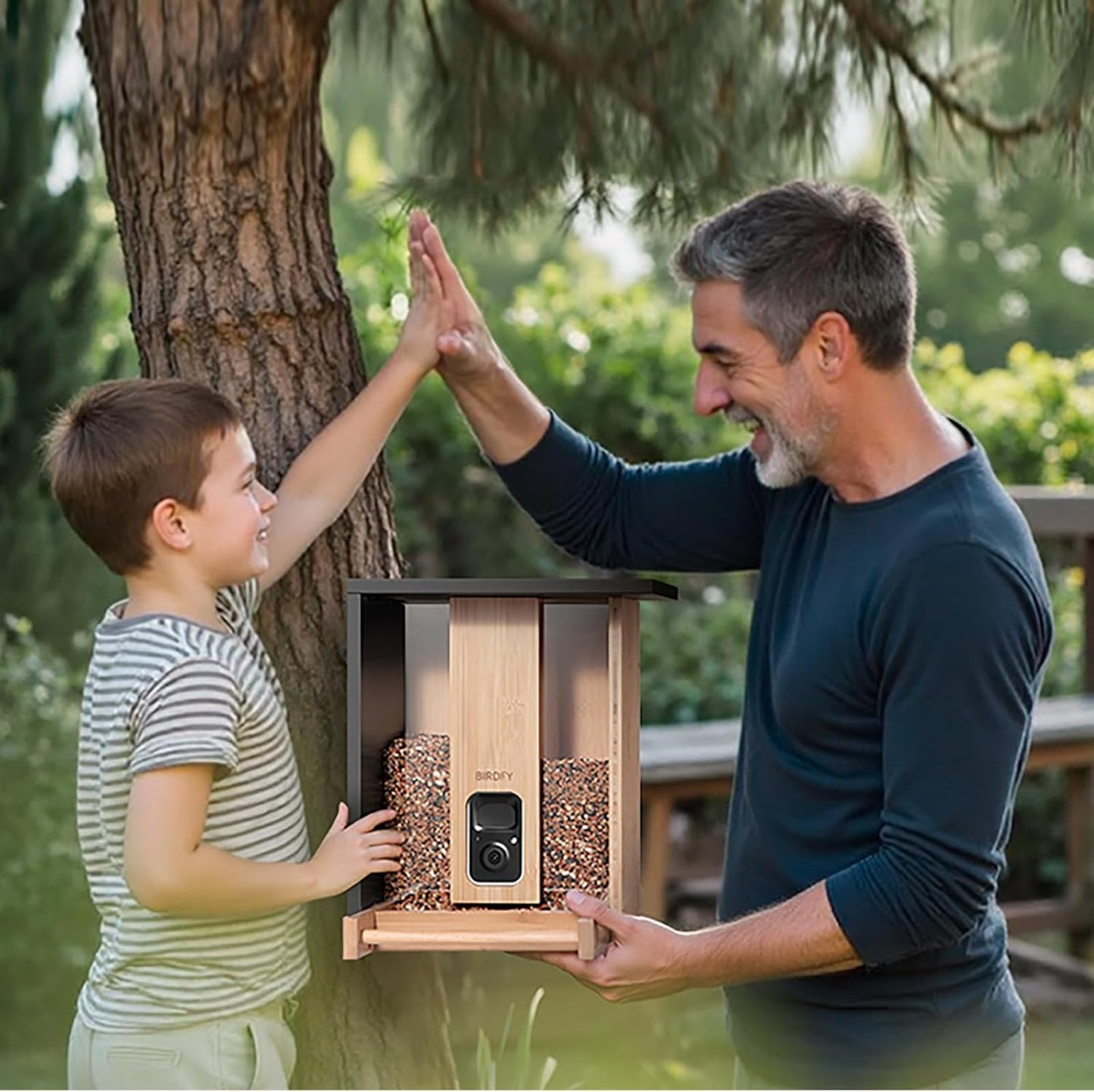 Vogelfutterhaus mit Kamera und Nachtsichtfunktion, AI by Subscription