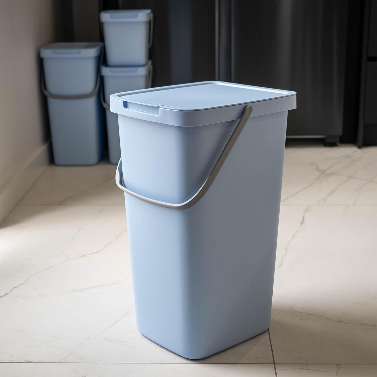 Abfallbehälter mit Deckel und Griff, 25L / Blau