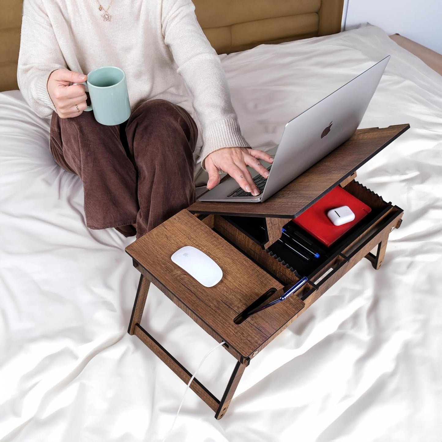 Verstellbarer Laptoptisch mit Stauraum