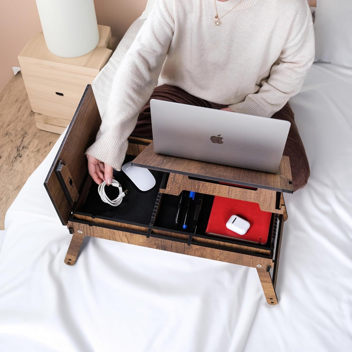 Verstellbarer Laptoptisch mit Stauraum