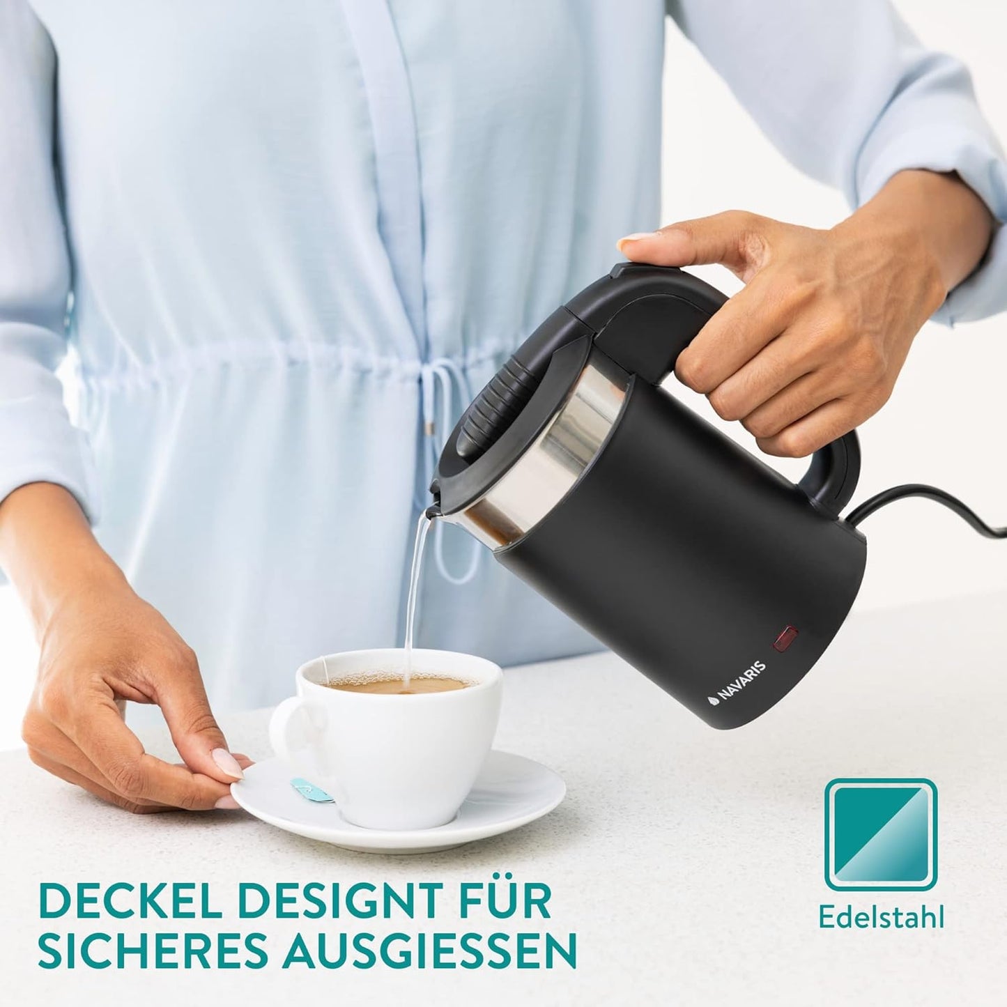 Reisewasserkocher mit Trinkbechern (0,5 Liter), Schwarz