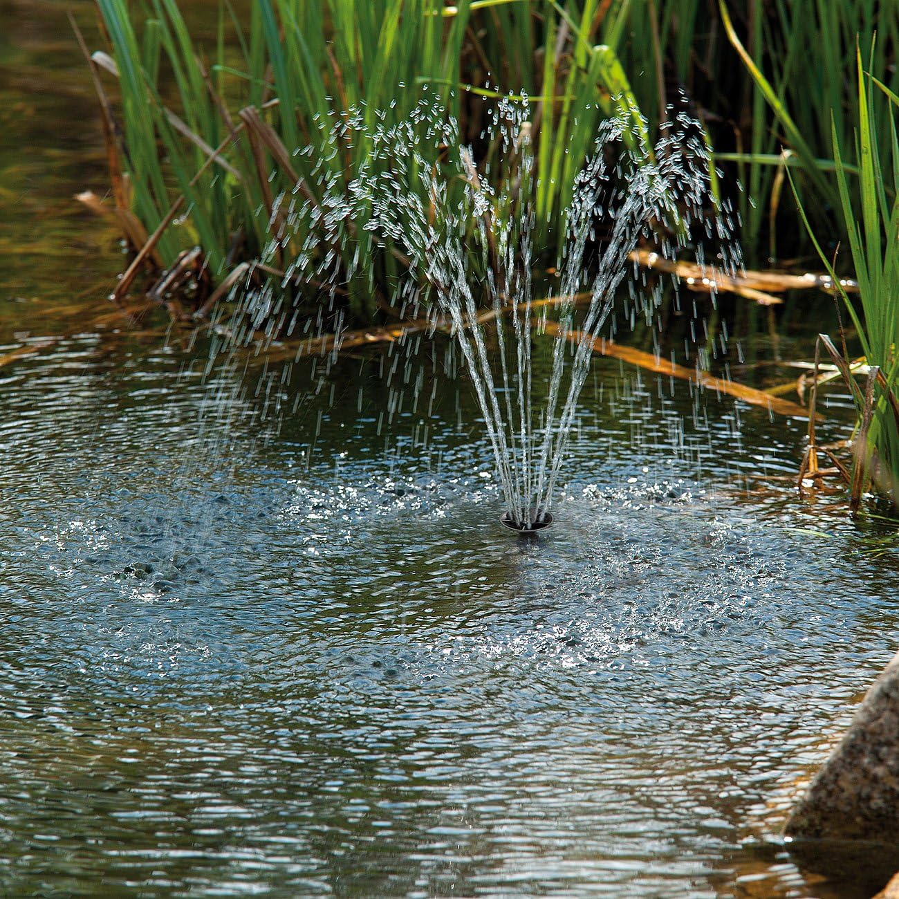 Teichpumpe Fontaine mit 4 Wasserspiel-Aufsätzen