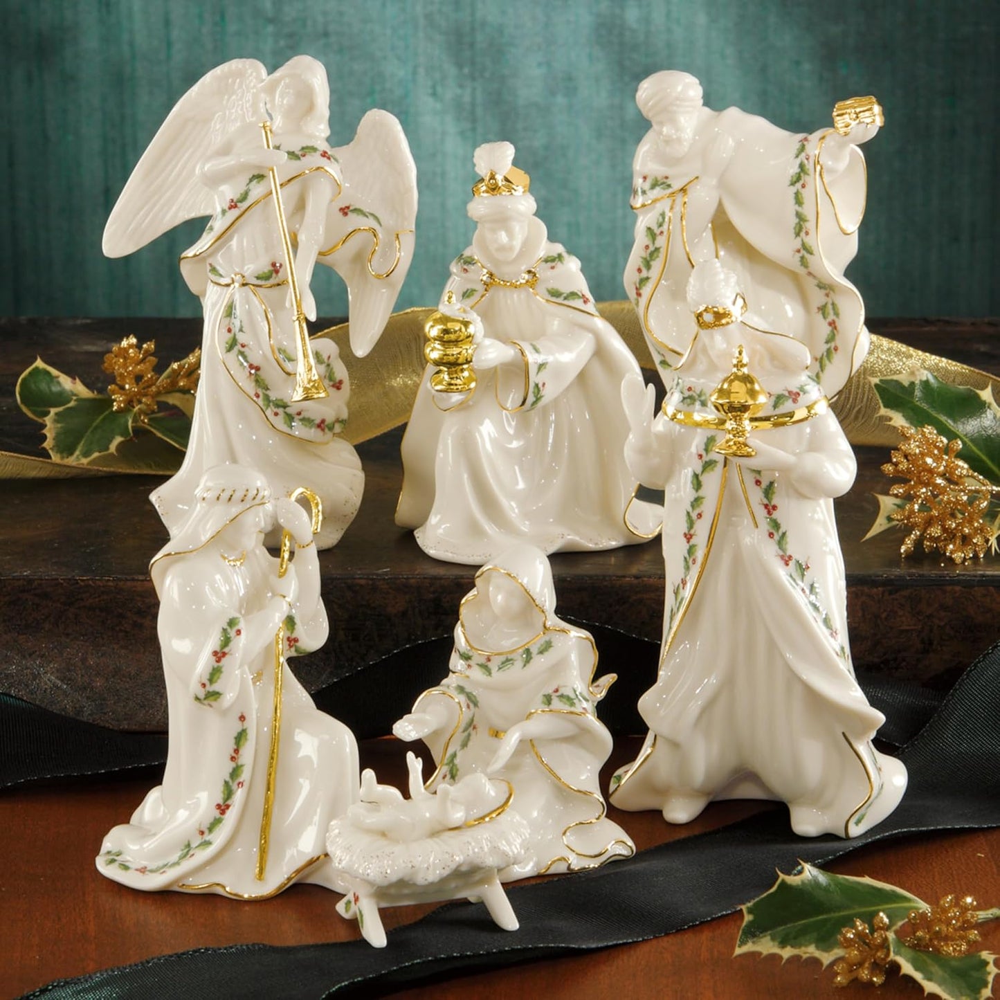 7-teiliges Krippenfiguren-Set aus Porzellan