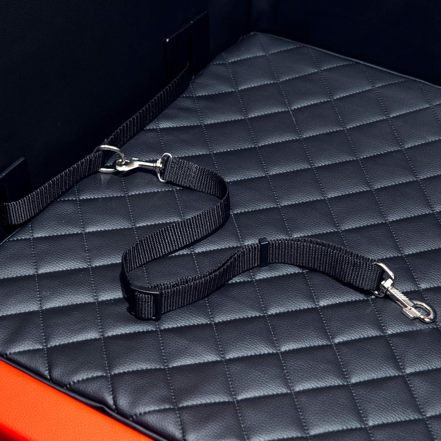 Hundeautositz mit Anschnallsystem, 55 x 70 x 38 cm / Schwarz