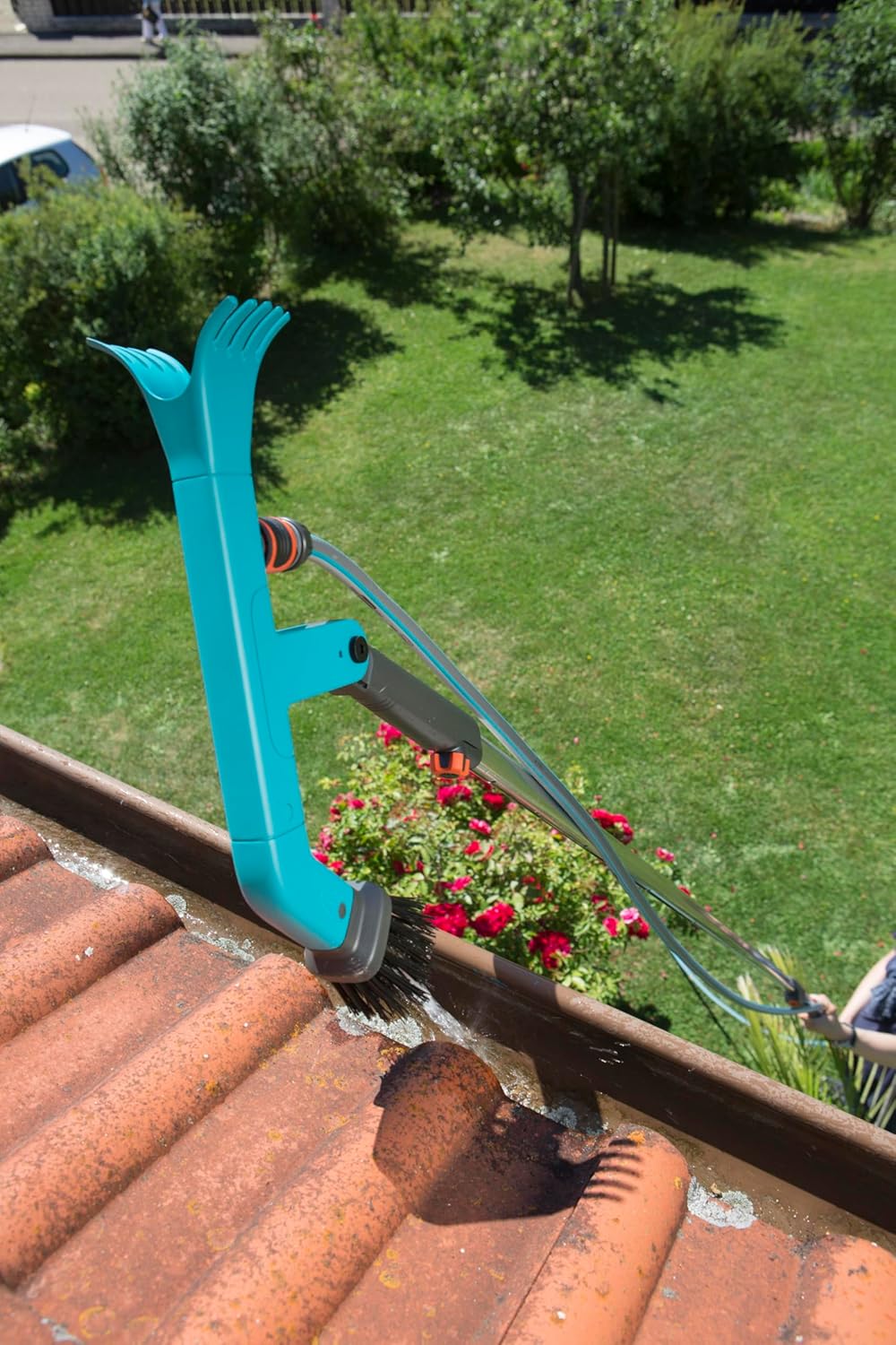 Dachrinnenreiniger, Mit Wasseranschlussmöglichkeit