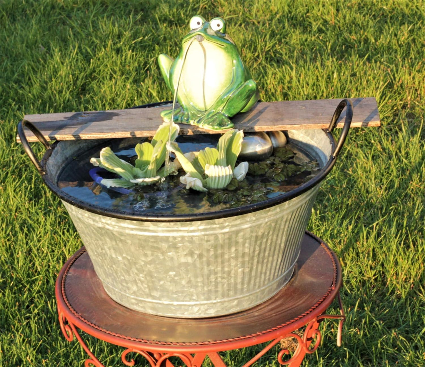 Wasserspeier Frosch mit Solarpumpe
