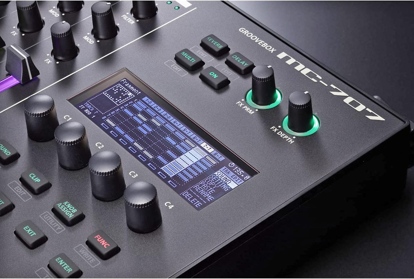 MC-707 Groovebox Sequenzer & Sampler + Laptopständer