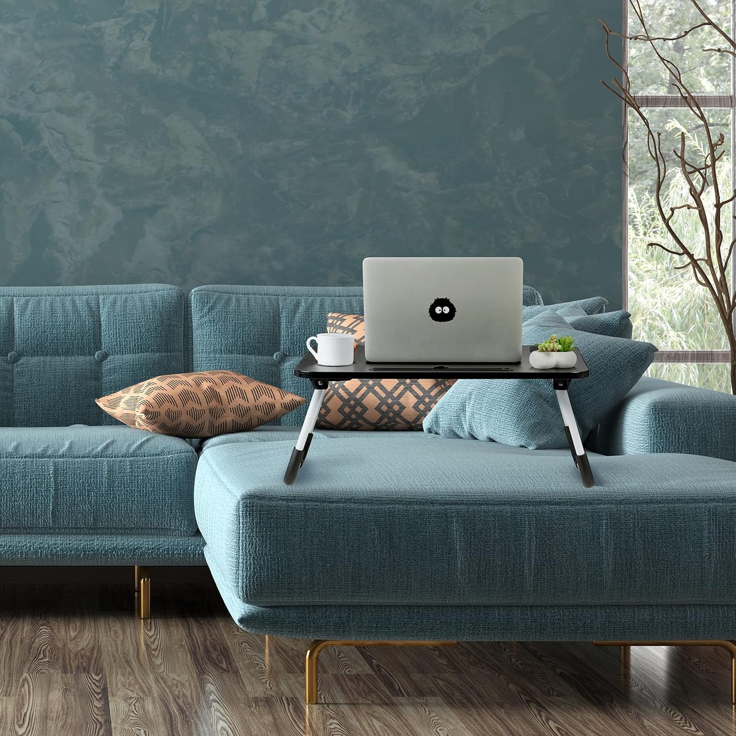 Klappbarer Laptoptisch mit Getränkehalter und Tablethalter