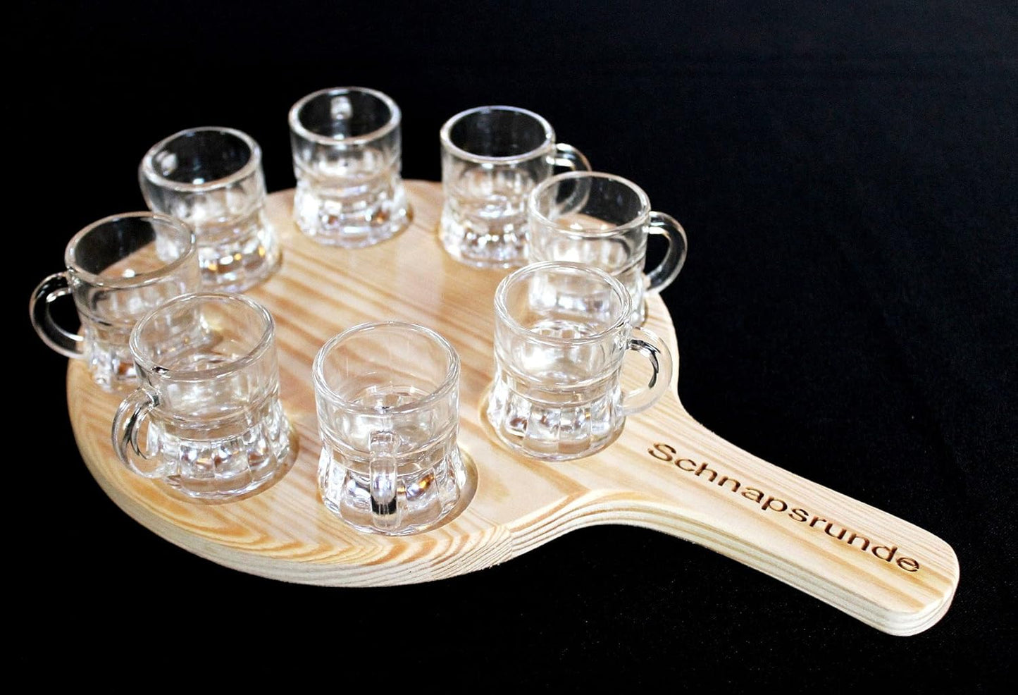 Schnapsrunde mit 8 Gläsern