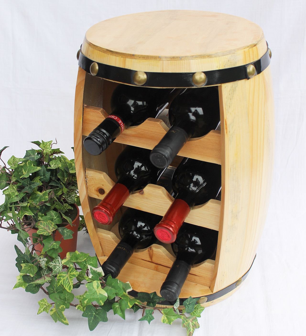 Weinregal aus Holz in Fassform
