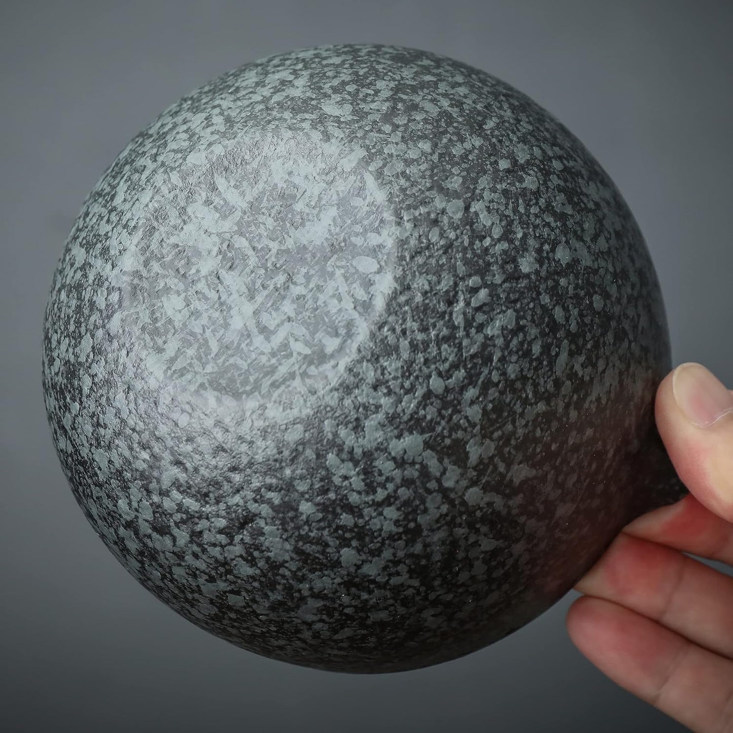 Japanische Matchaschale mit Schneebesenauflage, Rocky-schwarz/Grau