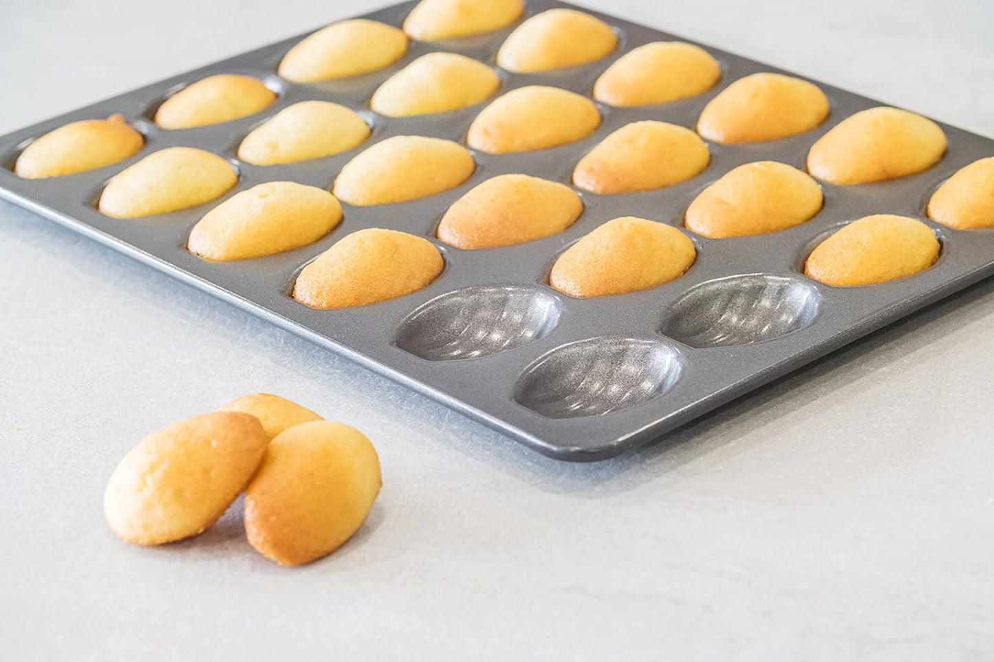 Madeleine-Blech mit Antihaftbeschichtung, 24-Loch, 24-Loch (27 x 21 cm/11 x 8 Zoll) Einzeln