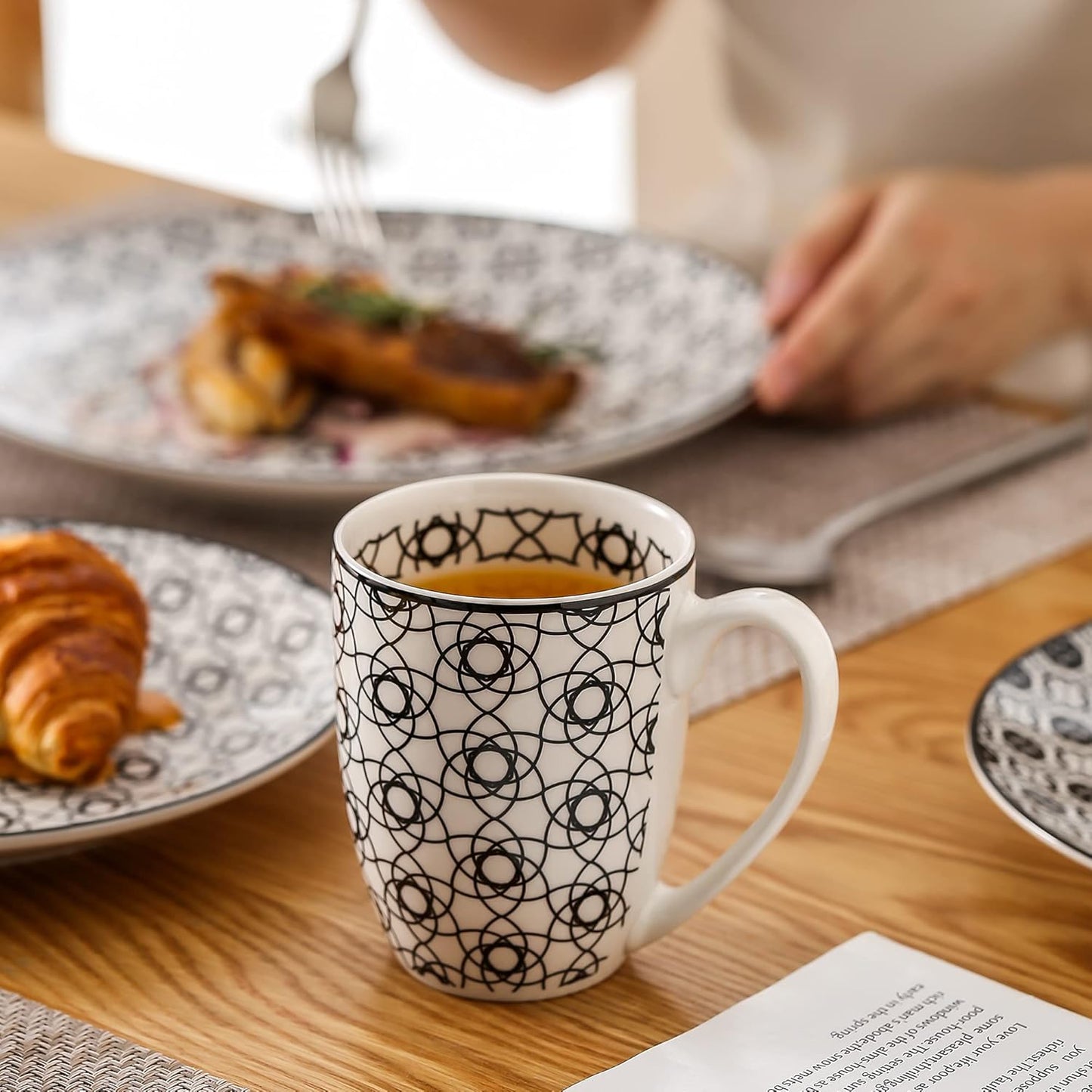 40-teiliges Kombiservice für 8 Personen, Schwarz + Creme 40-teilig Geschirrset