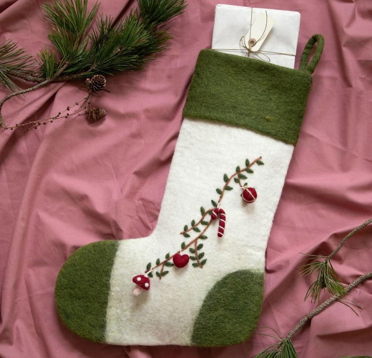 Nikolausstiefel mit festlicher Girlande, Mit Girlande