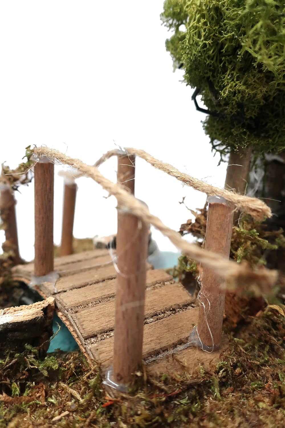 Krippenzubehör Kurve mit Baum und kleiner Brücke