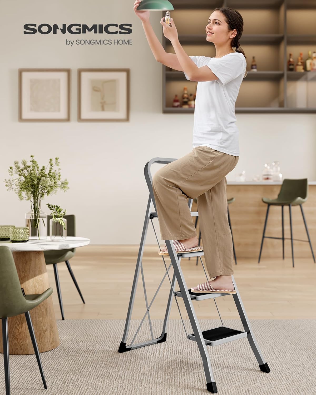 Klappbare Trittleiter mit 4 Stufen, Taubengrau 4 Stufen (89T x 45B x 127H cm)