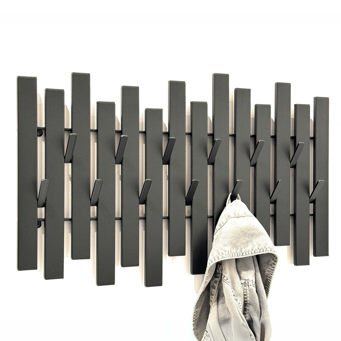 Wandgarderobe mit Hakenleiste
