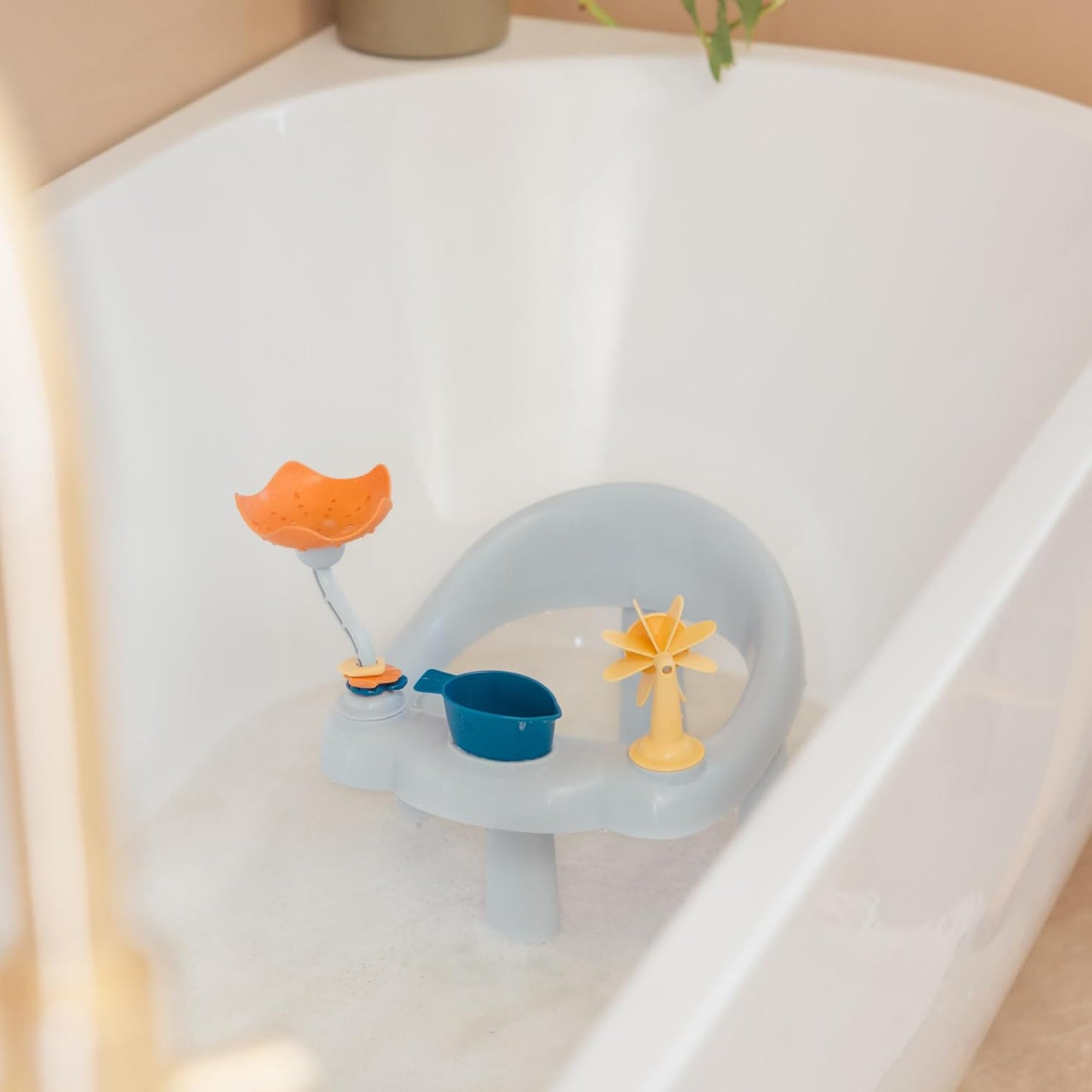Drehbarer Badewannensitz mit Spieltisch, Verspielter drehbarer Badewannensitz Blau