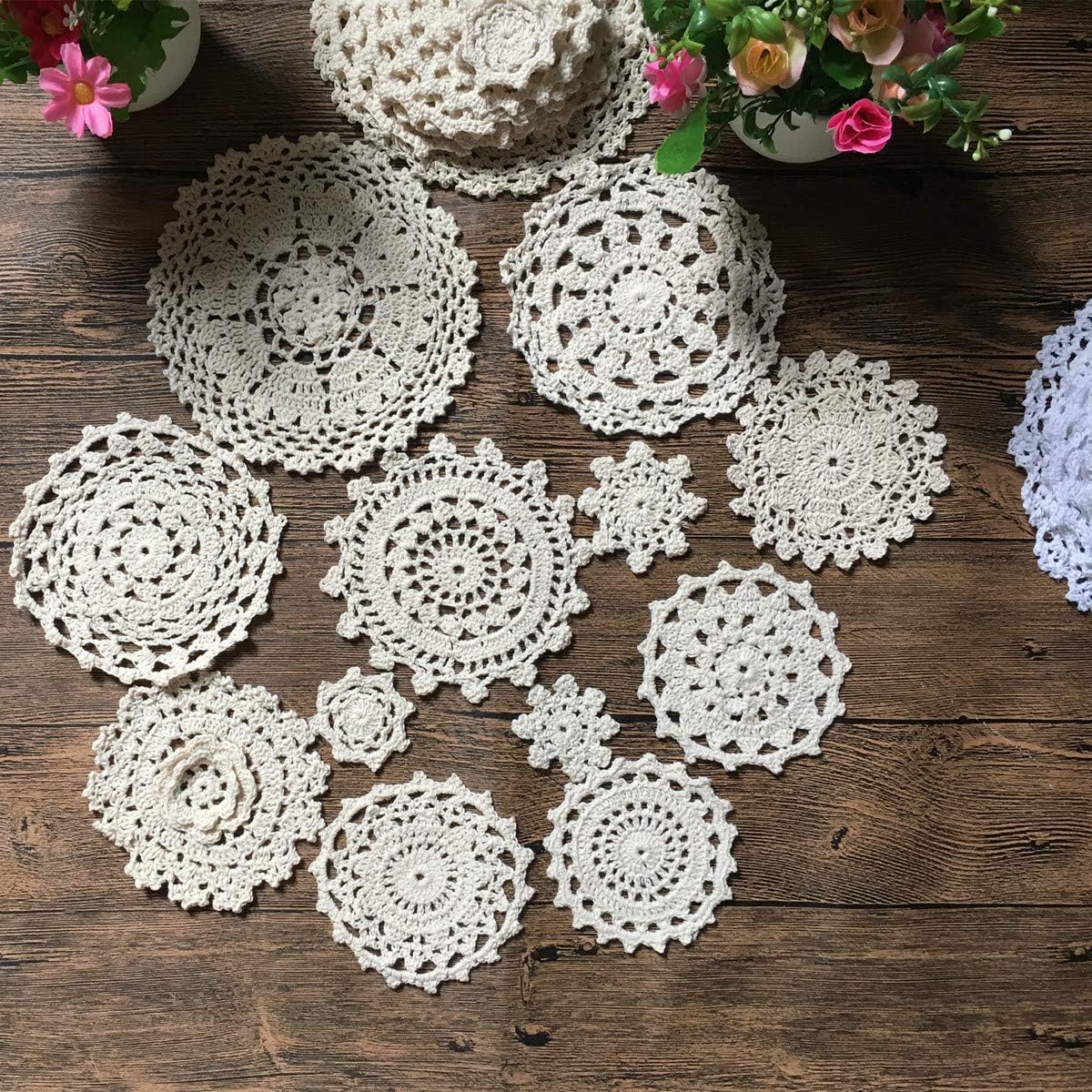 24-teiliges Spitzen-Häkeldeckchen-Set, Beige