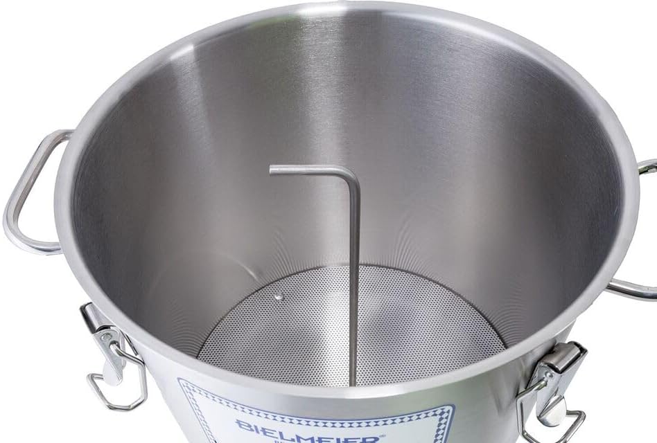 Bierbrauset mit Maischekessel und Läuterbottich