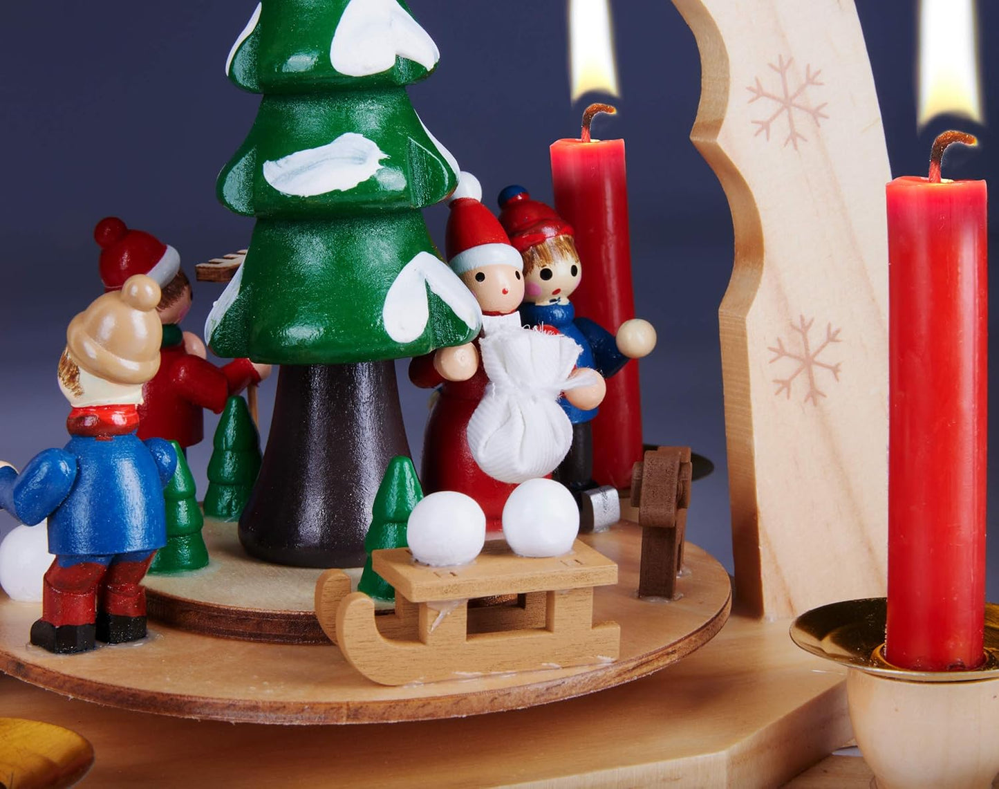 1-stöckige Weihnachtspyramide: Weihnachtsbaum mit Winter Szene, 1-stöckige Weihnachtspyramide aus Holz