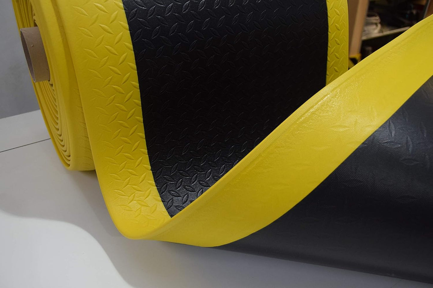 Ergonomische Anti-Ermüdungsmatte mit Rautenmuster (13mm), 60cm x 150cm Schwarz / Gelb