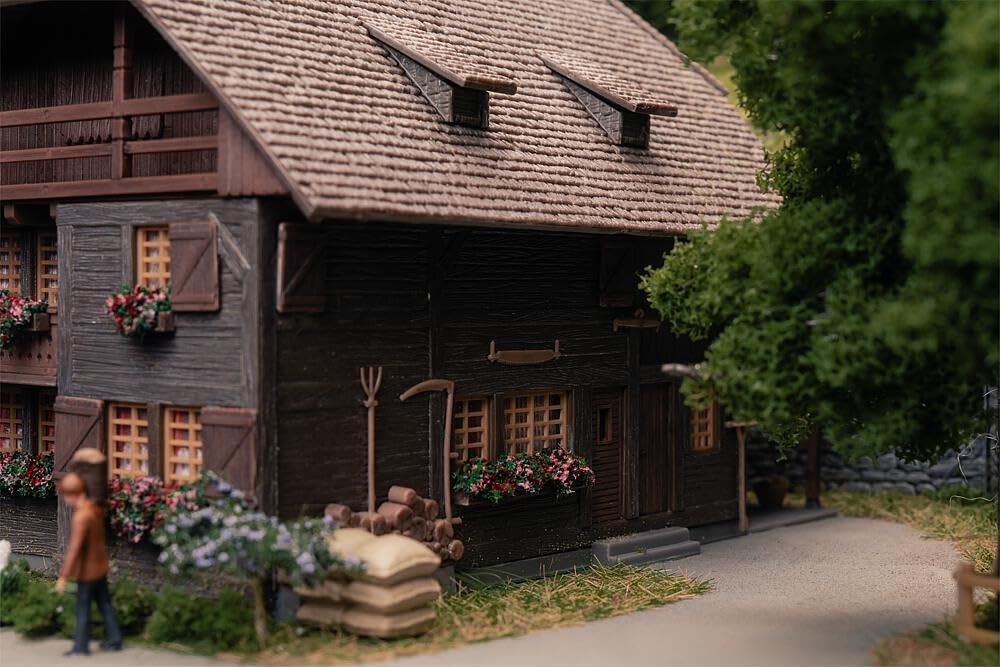 Jubiläumsmodell Uhrenmacherhaus mit Figur
