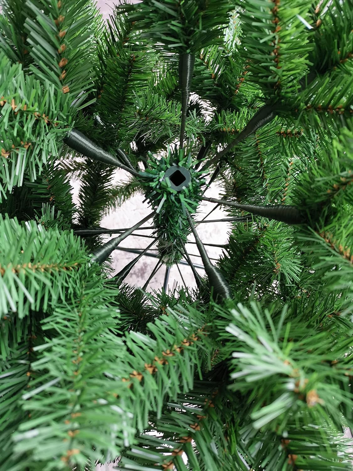 Künstlicher Weihnachtsbaum mit Lamettablättern, 150 cm Grün