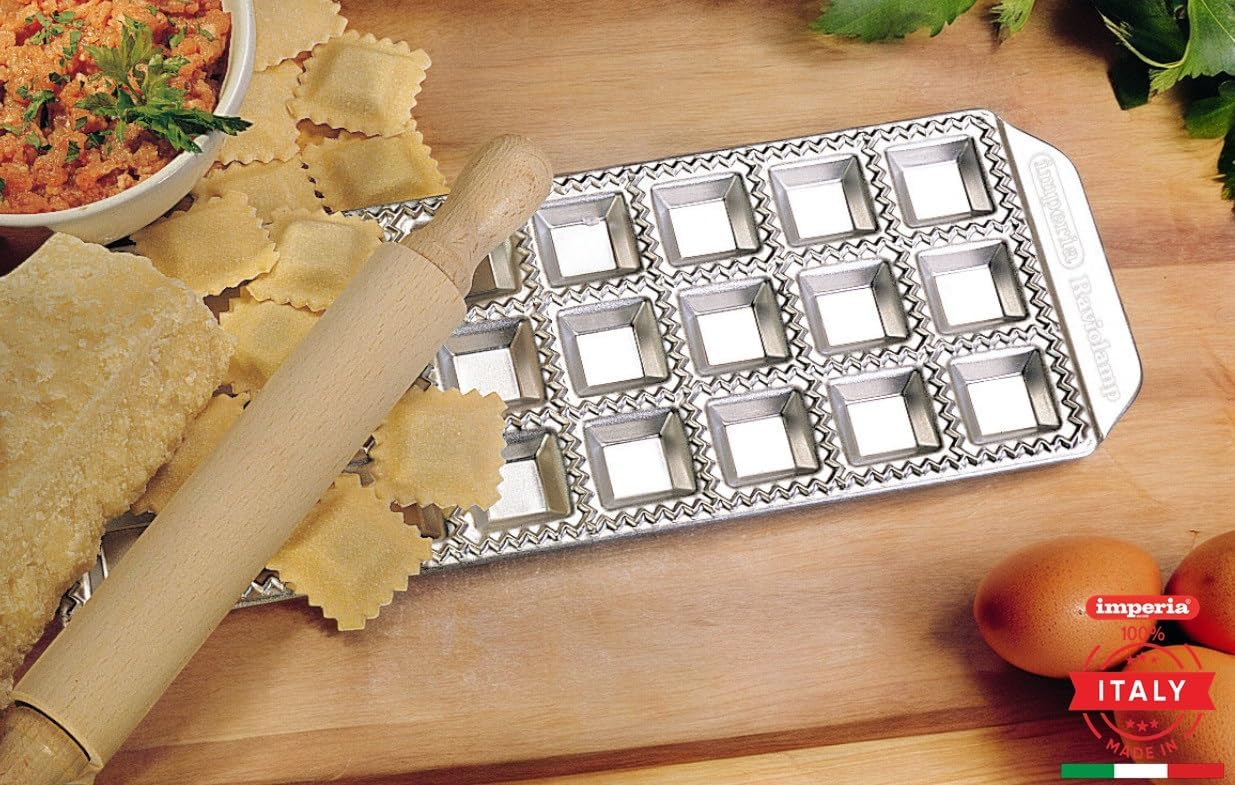 Ravioliform mit Nudelholz, 24 klassische Ravioli