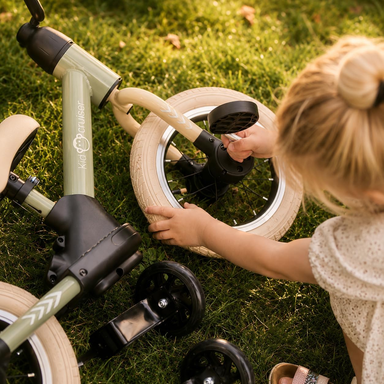 Pedalplay 3-in-1 Laufrad mit LED-Stützrädern & Pedalen, Waldgrün & cremiges Weiss