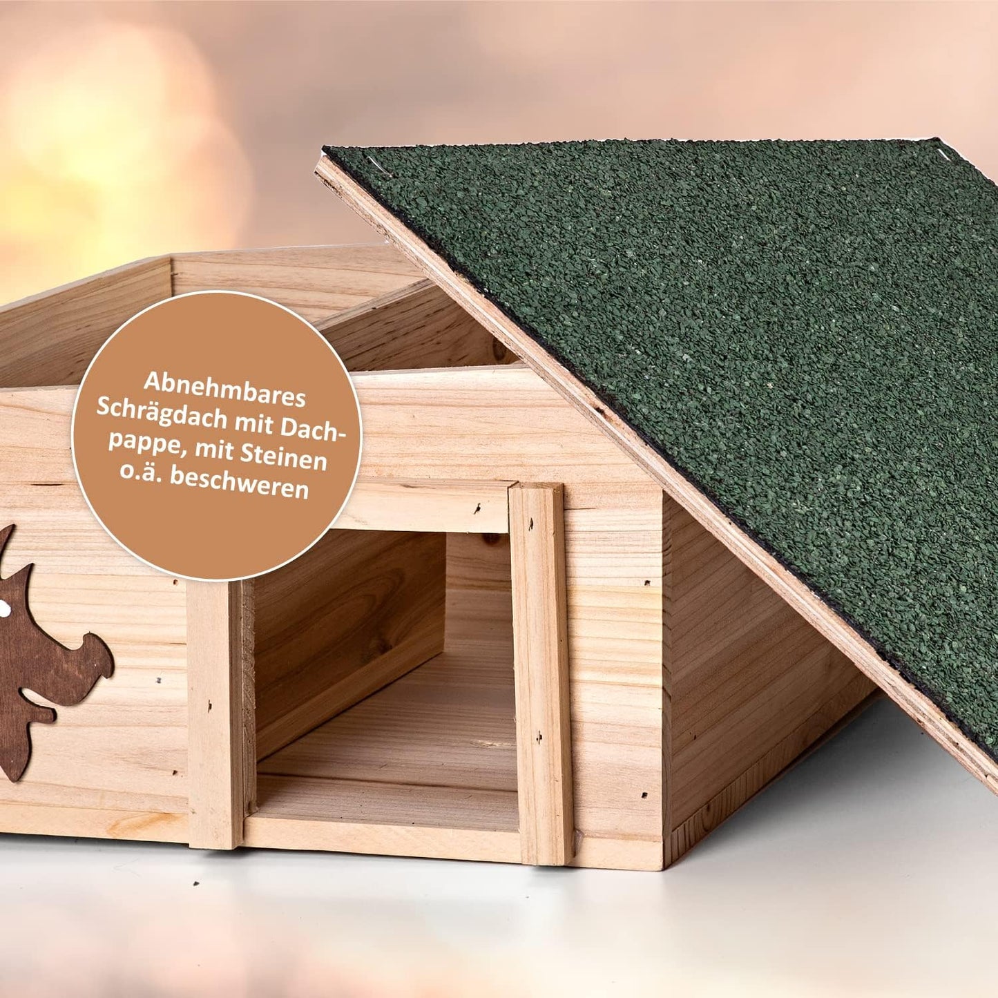 Igelhaus aus Holz mit Labyrintheingang