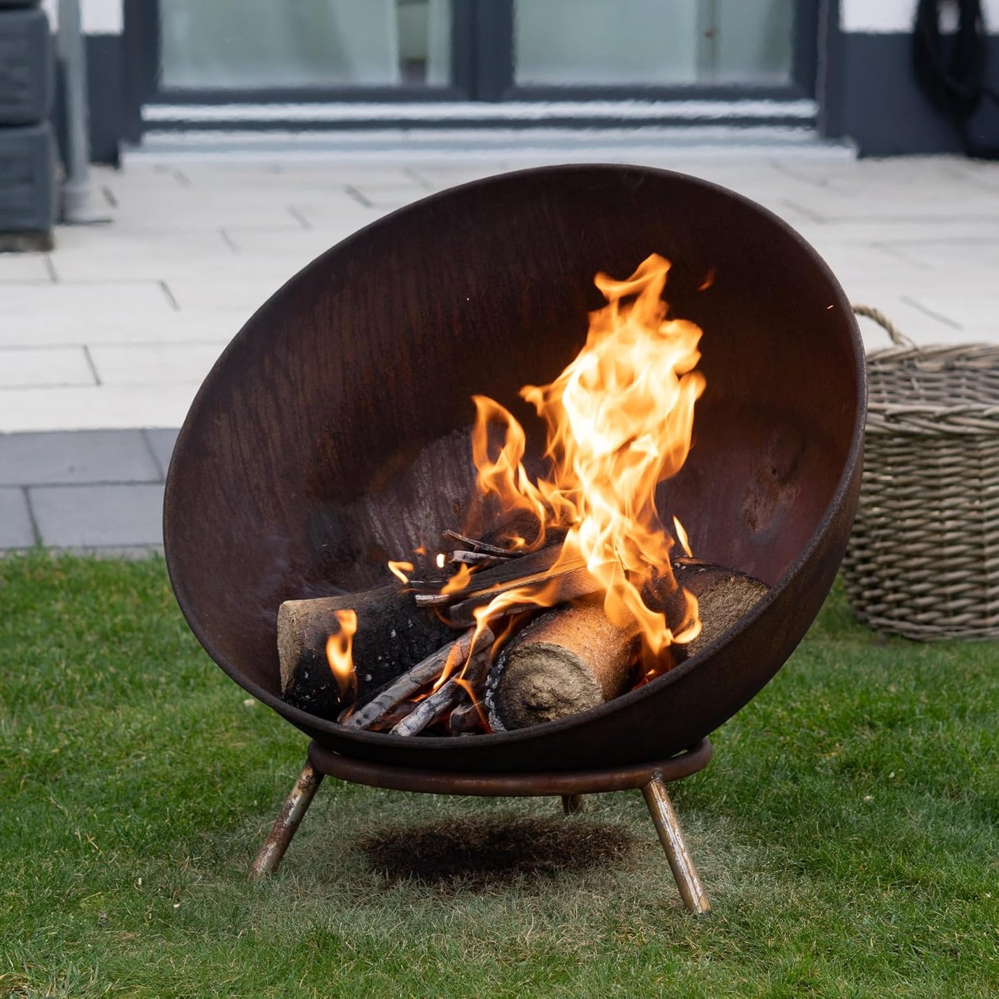 Feuerschale mit Dreibein-Gestell (60 cm), Rostoptik