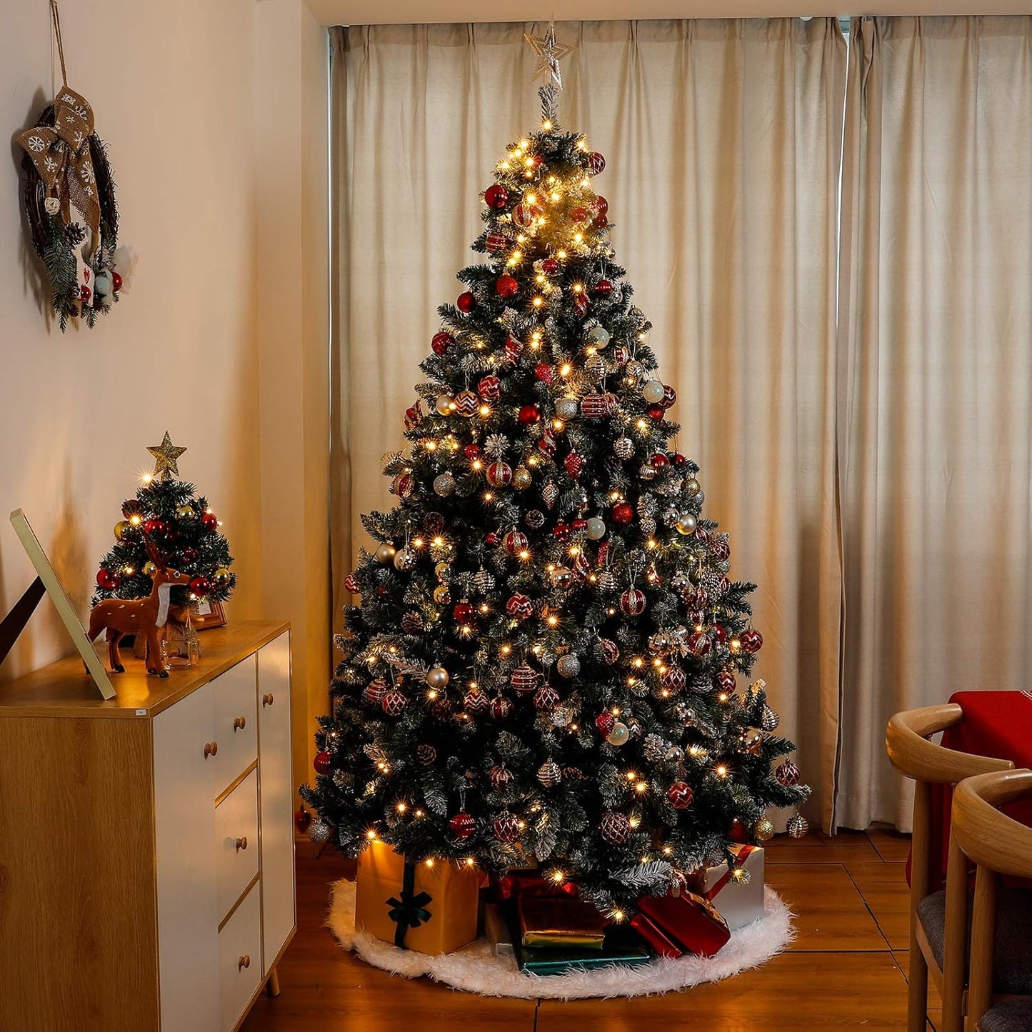 Künstlicher LED-Weihnachtsbaum mit Schneeoptik und Tannenzapfen, 150cm