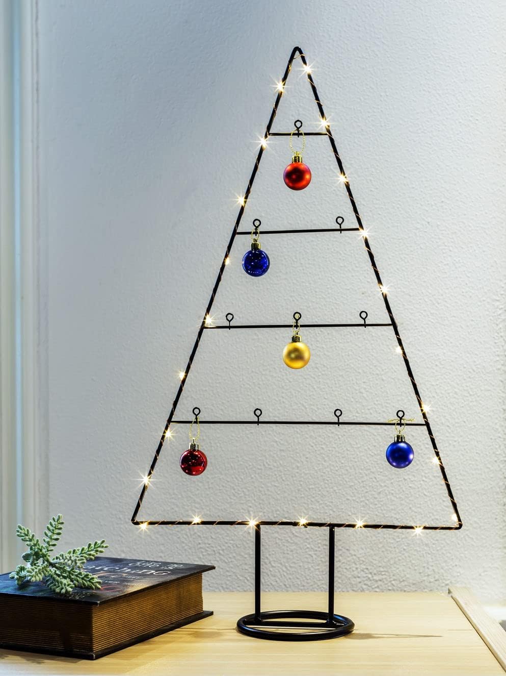 LED Tannenbaum mit Haken und 5 Kugeln