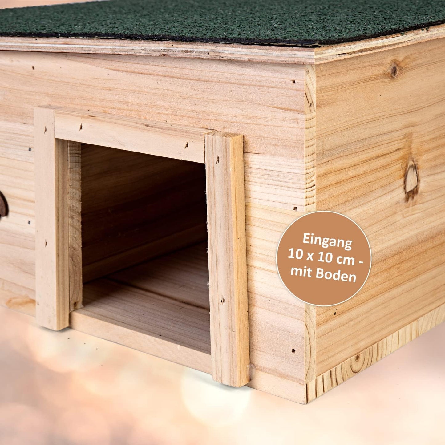 Igelhaus aus Holz mit Labyrintheingang