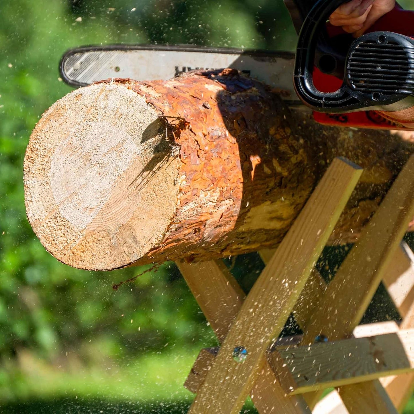 Klappbarer Sägebock für Kaminholz